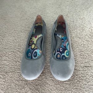 Born Julianne grey ballet flats